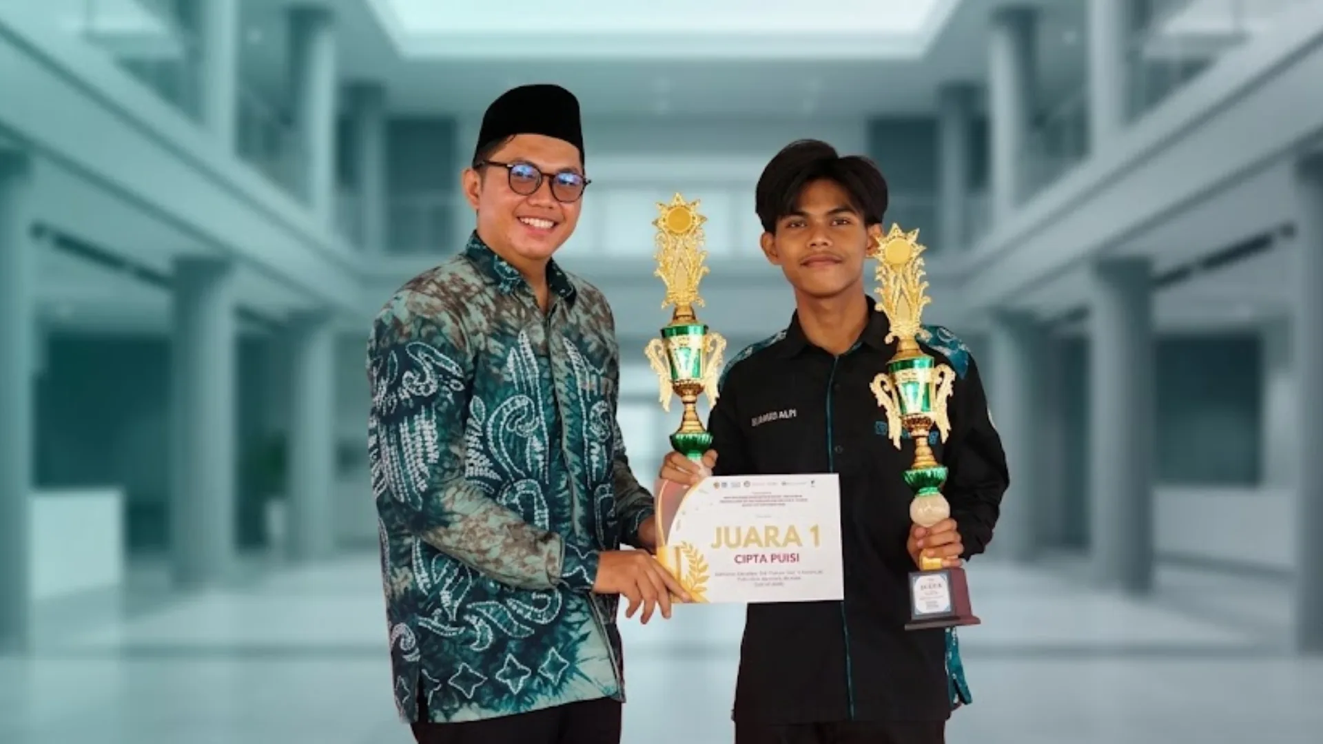 Siswa SMKIT Ushuluddin menerima penghargaan kompetisi