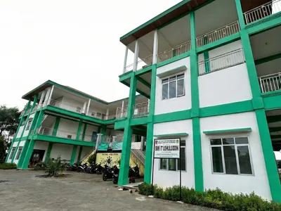 Halaman lingkungan sekolah yang asri