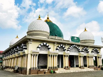 Masjid tempat ibadah dan pembinaan akhlak