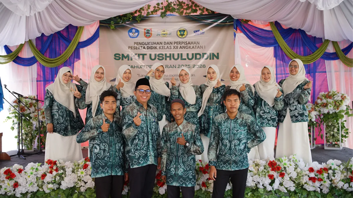 Foto bersama guru SMKIT Ushuluddin